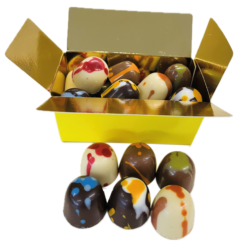 Vrolijk geschenkdoosje met 250 grams paasbonbons + banderol